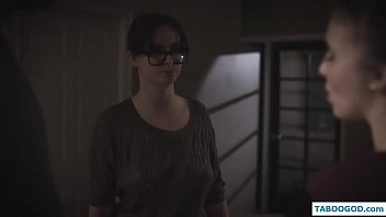 Cep Telefonunda Ücretsiz İzlenebilecek Porno Filmler Bir Nerd İle Anal Seks