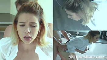 Amcık Mutfak Sandalyesinde Sikişmeyi Seviyor