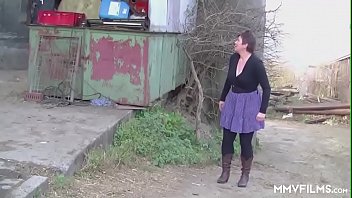 Sikişmek Isteyen Iki çalışanla Bir Inek çiftliğinde Seks